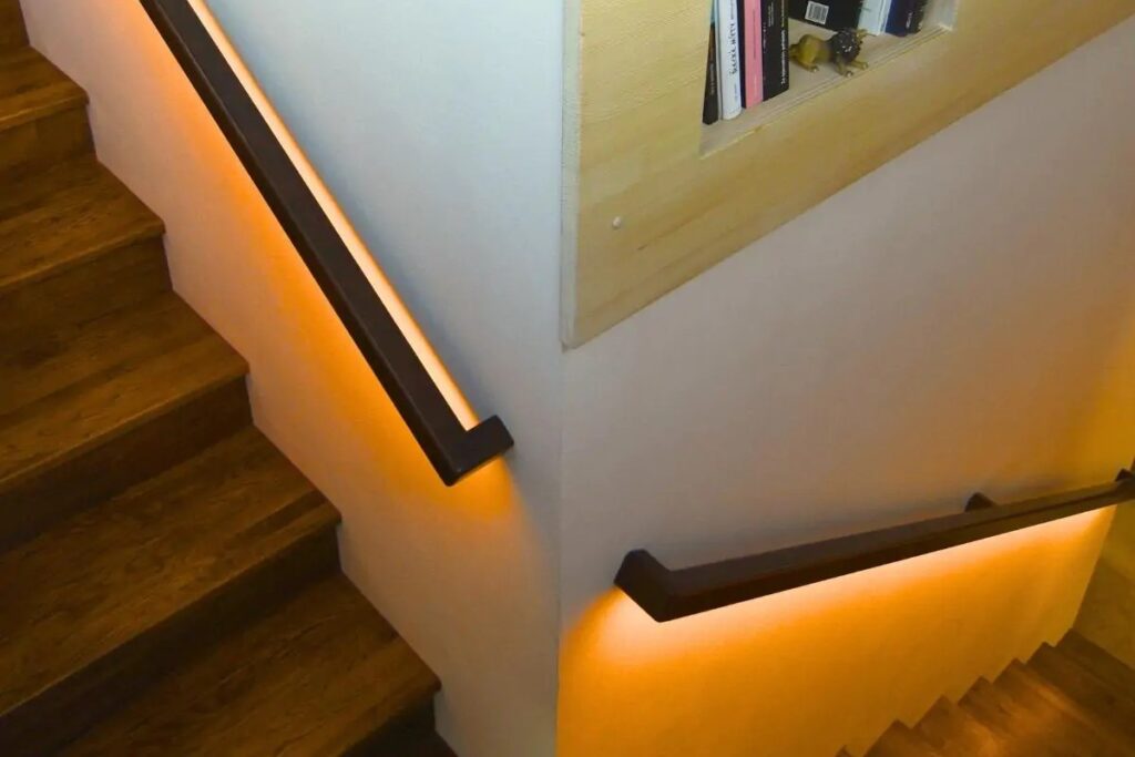 Večerní LED pásek bez modrého světla na chodech